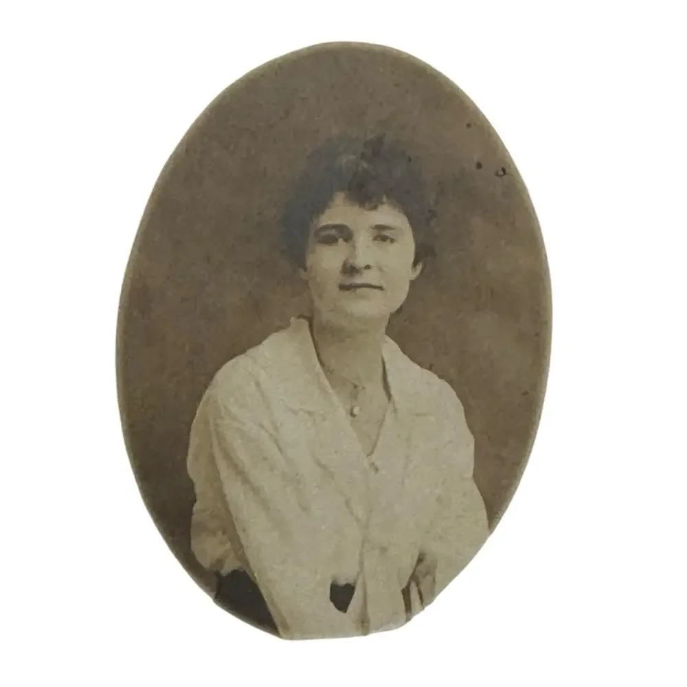 VTG Post Card Photograph Of Woman Correspondence Violet Lloyd‎ Thelma READ